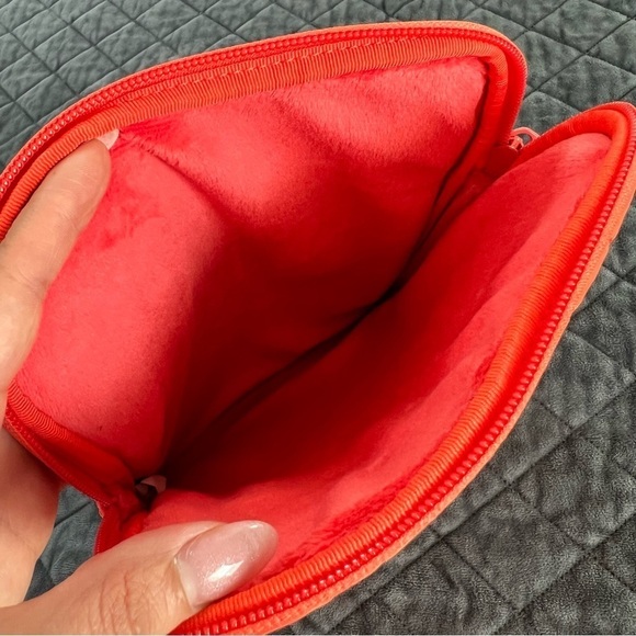 MARC JACOBS Tablet iPad Red Case 8” X 10.5” Quilted protector holder - Picture 7 of 12